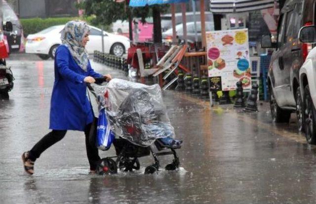 Yalova’Da Sağanak Yağış Yaşamı Olumsuz Etkiledi