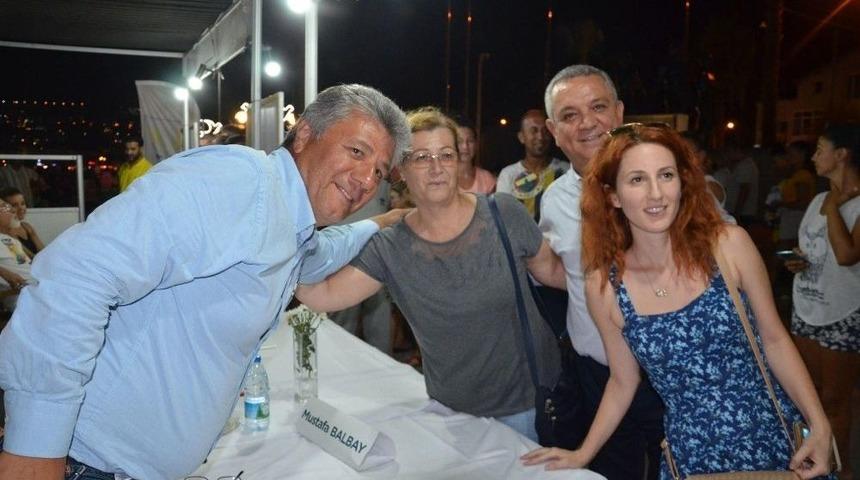 Kuşadası&rsquo;nda &Uuml;nl&uuml; Yazarlar Okurlarıyla Buluştu