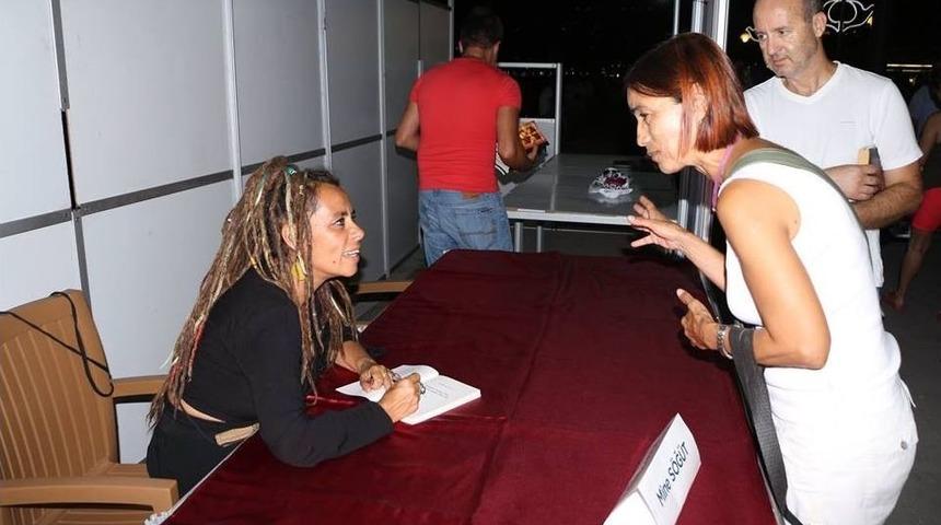 Kuşadası&rsquo;nda Kitap Ve Edebiyat G&uuml;nleri Devam Ediyor