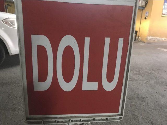 İstanbul’da Dolu Uyarısı Kapalı Otoparkları Doldurdu