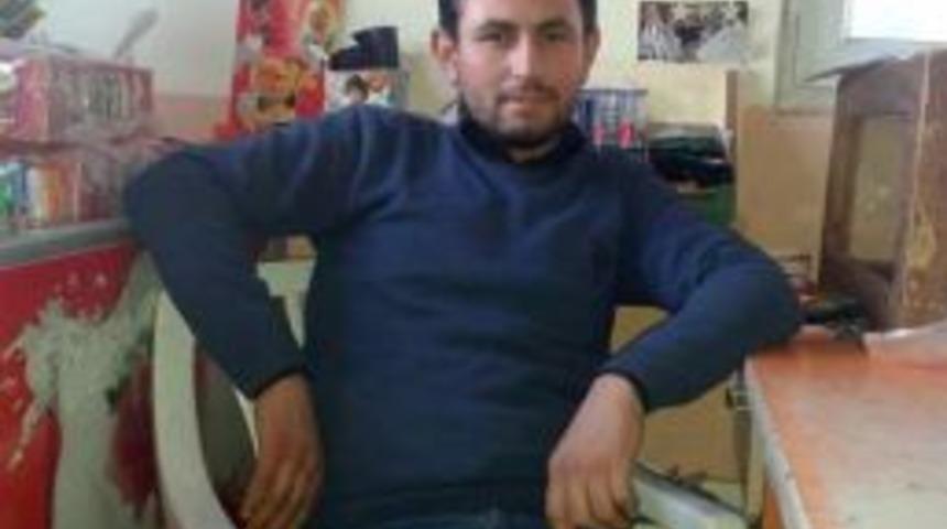 Manisa&rsquo;da &Uuml;zerine Yıldırım D&uuml;şen &Ccedil;ift&ccedil;i &Ouml;ld&uuml;