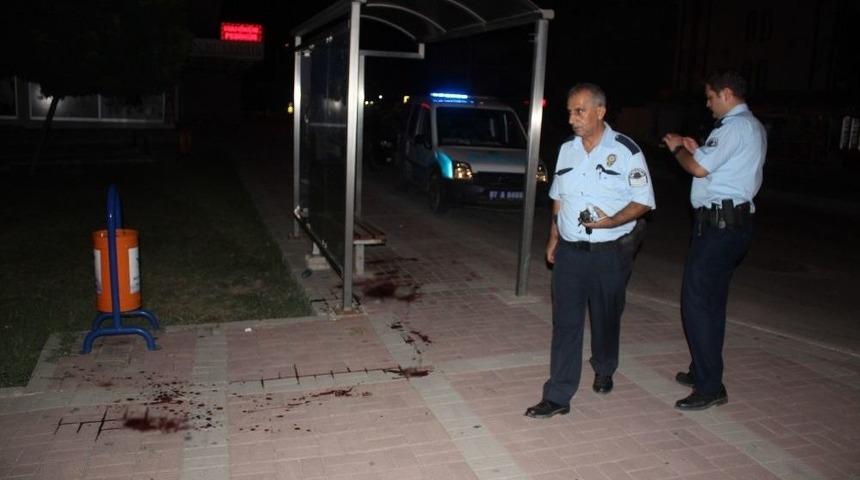 Gen&ccedil;ler Arasında &lsquo;ne Bakıyorsun&rsquo; Kavgası: 1 Yaralı