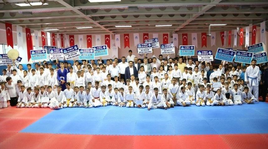 Gen&ccedil;lik Merkezinden Mezun Olan Sporcular G&ouml;steri D&uuml;zenledi