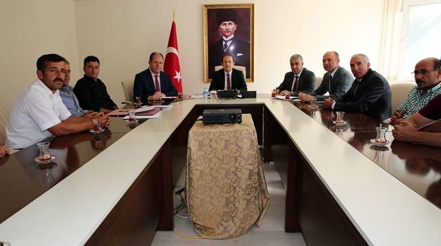 Vali Pehlivan, Muhtarla Haftalık Toplantılarına Devam Ediyor