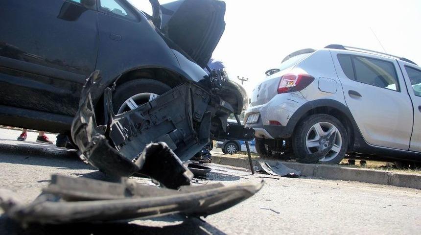 Anne Ve Kızı Kazada Yaralandı