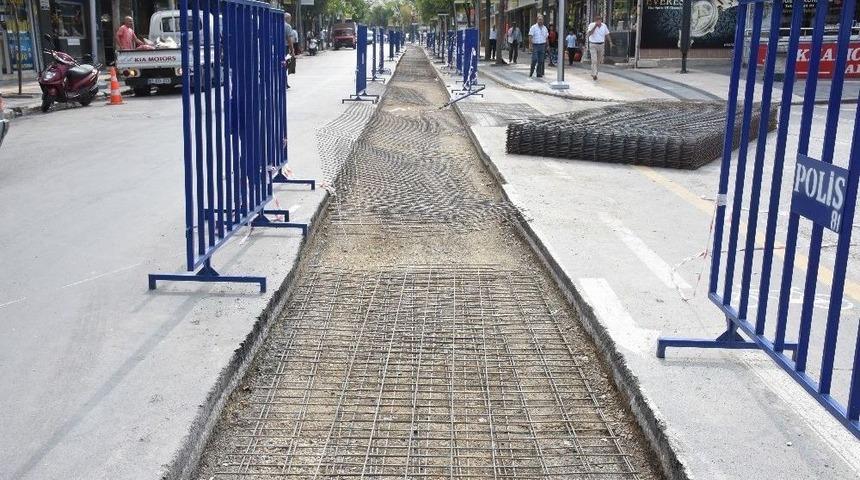 Tramvay Yolunda İnşaat Başladı