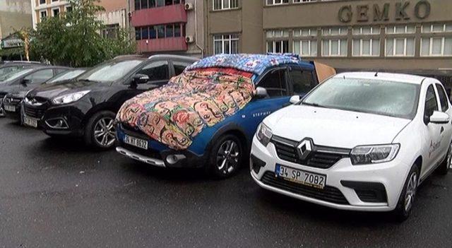 İstanbul’da Sürücüler Araçlarını Dolu Yağışından Böyle Korudu