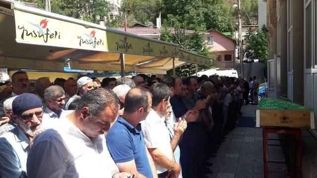 Artvin’deki Feci Kazada Ölen 2 Kişi Toprağa Verildi