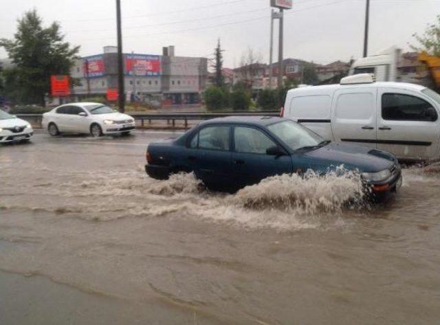 Kocaeli'de Yağmur Su Baskınlarına Neden Oldu