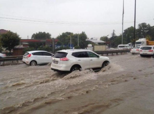 Kocaeli'de Yağmur Su Baskınlarına Neden Oldu