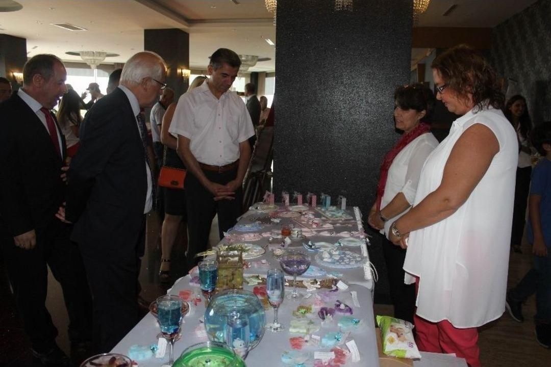 Zihinsel Yetersiz &Ccedil;ocukların El Emeği Satışa Sunuldu