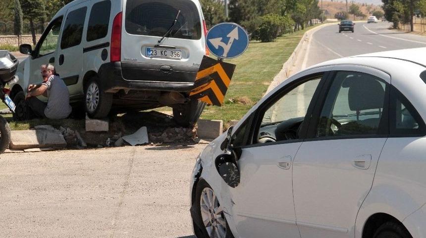 Elazığ&rsquo;da Trafik Kazası: 4 Yaralı