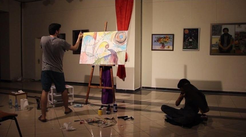 Sanatların İlişkisini Arbane Eşliğinde Resim &Ccedil;izerek G&ouml;sterdi