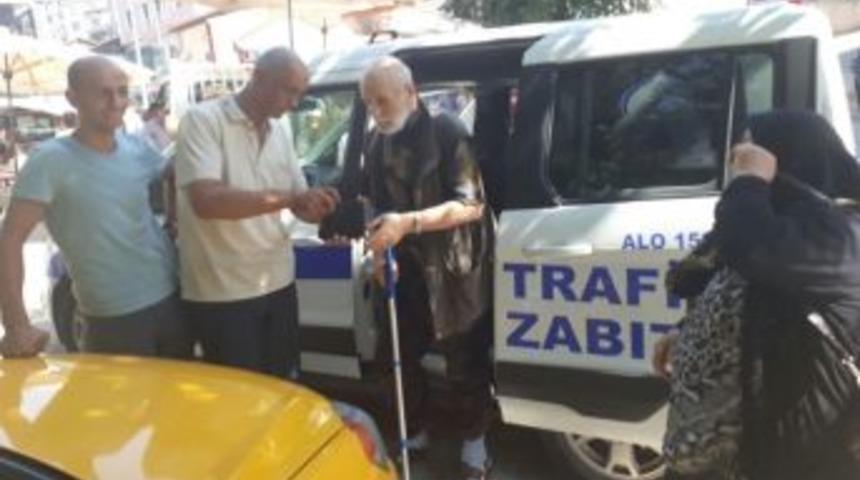 Taksici Bulduğu C&uuml;zdanı Sahibine Teslim Etti