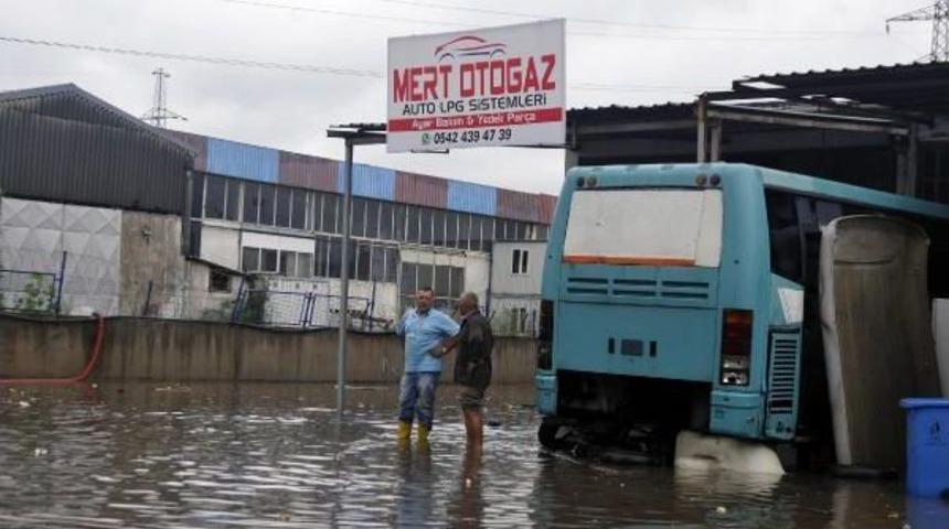 Kocaeli'de Yağmur Su Baskınlarına Neden Oldu (2)