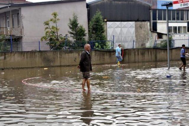 Kocaeli'de Yağmur Su Baskınlarına Neden Oldu (2)