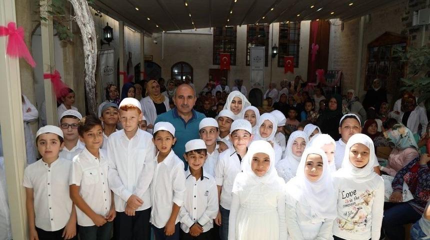 Kur&rsquo;an-ı Kerime Ge&ccedil;en &Ouml;ğrencilere Ta&ccedil; Giydirme T&ouml;reni Yapıldı
