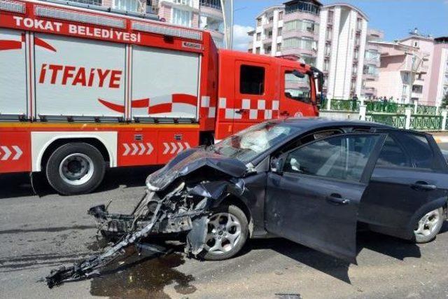 Otomobille Çarpışan Halk Otobüsü Kanala Uçtu: 5 Yaralı