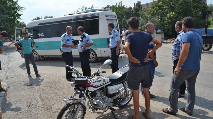 Kozan&rsquo;da Dolmuş İle Motosiklet &Ccedil;arpıştı: 1 &Ouml;l&uuml;