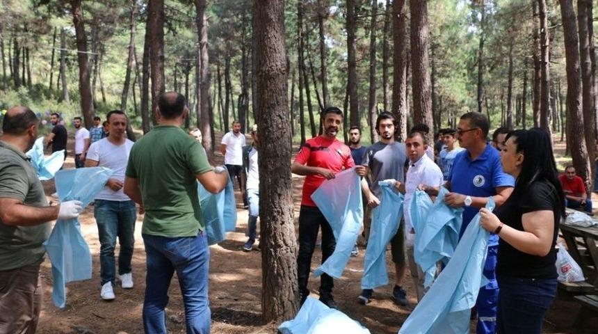 Kartal Belediyesi Dernek &Uuml;yeleri İle Birlikte Aydos Ormanı&rsquo;nı Temizledi