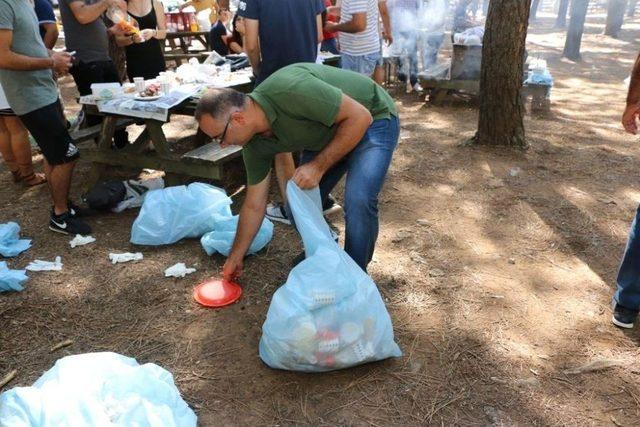 Kartal Belediyesi Dernek Üyeleri İle Birlikte Aydos Ormanı’nı Temizledi