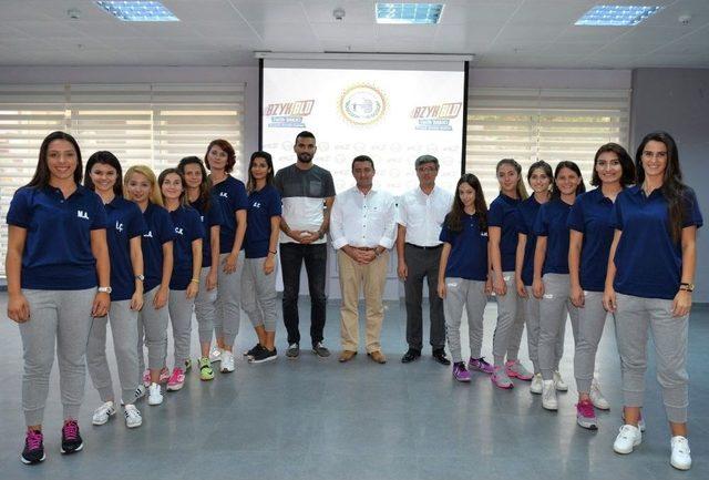 Bozüyük Belediyesi İdman Yurdu Bayan Voleybol Takımı Hazırlıklarını Sürdüyor