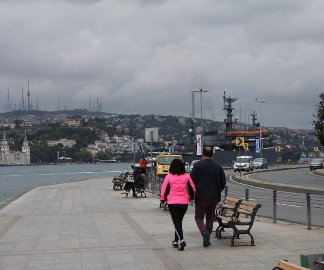 Rus Savaş Gemisi İstanbul Boğazı’ndan Geçti