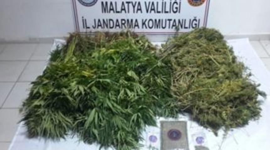 Jandarma Ka&ccedil;ak&ccedil;ılara Ve Uyuşturucu Tacirlerine G&ouml;z A&ccedil;tırmıyor