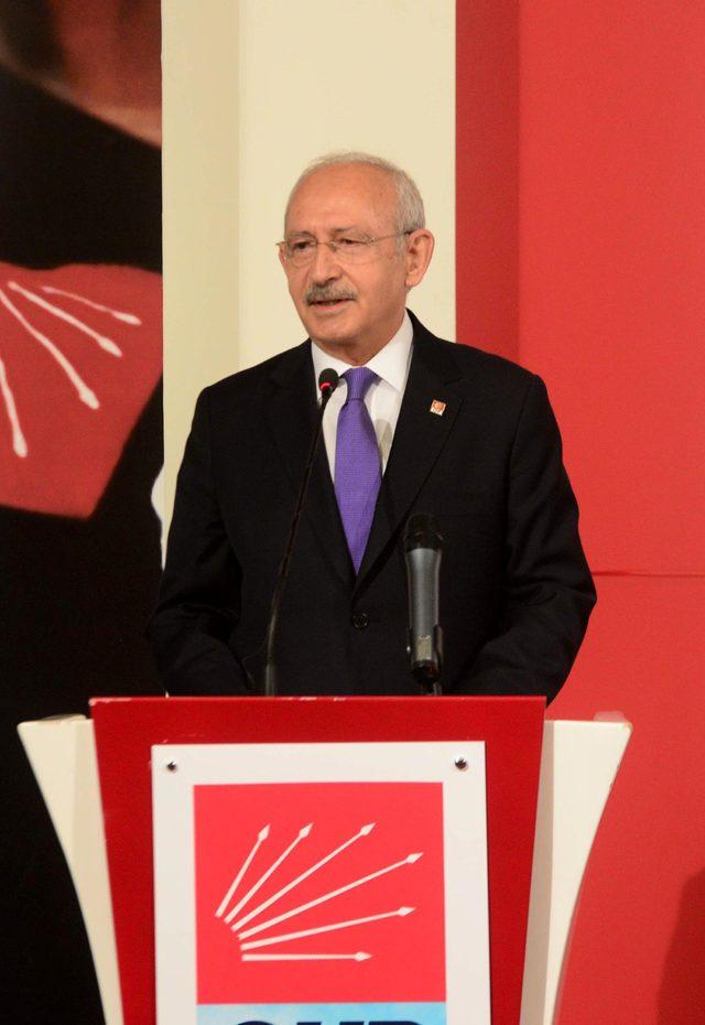 Kılıçdaroğlu: Ekonomi tweet ve papazla batıyorsa her şey perişan demektir