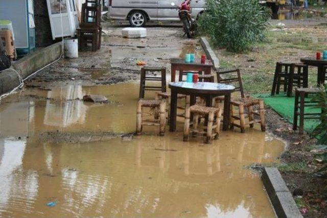 Karacabey’De Sağanak Yağmur Su Baskınlarına Neden Oldu (2)