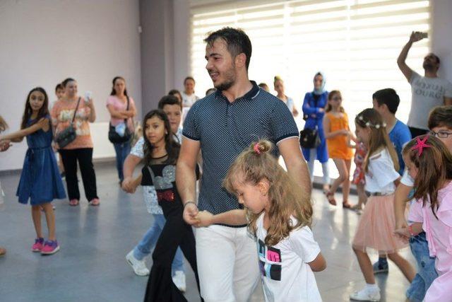 Latin Dansları Öğrencileri Sertifikalarına Kavuştu