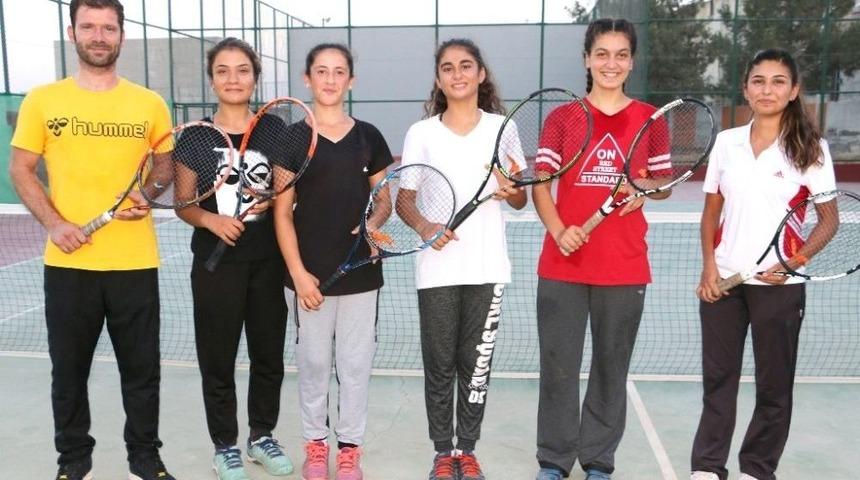 Şanlıurfalı Tenis&ccedil;iler T&uuml;rkiye Şampiyonasına Hazırlanıyor