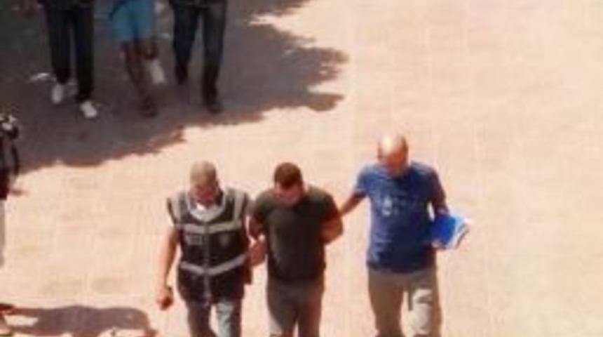 Şehit Babasını Dolandırmaya &Ccedil;alışan Şahıslar Su&ccedil;&uuml;st&uuml; Yakalandı