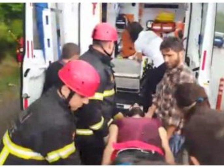 Zonguldak-ereğli Karayolunda Minibüs Devrildi: 2 Yaralı