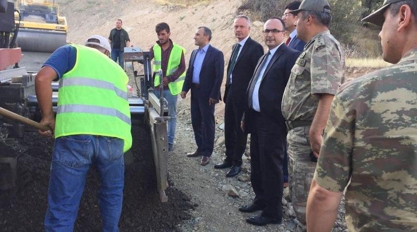 Vali Sonel,pertek Yolundaki &Ccedil;alışmaları İnceledi