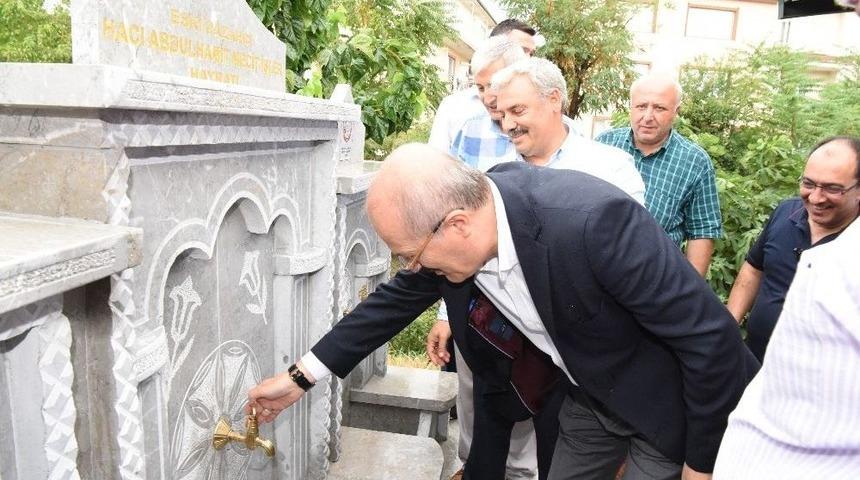 Pazar Yerine &Ccedil;eşme Ve Mescit