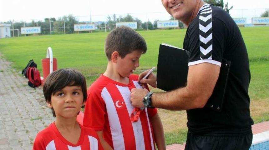 Alpay &Ouml;zalan&rsquo;dan Futbolculara, &rsquo;beni &Ouml;rnek Almayın&rsquo; Uyarısı