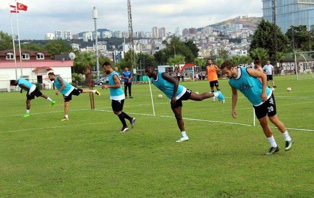 Alpay Özalan’dan Futbolculara, ’beni Örnek Almayın’ Uyarısı