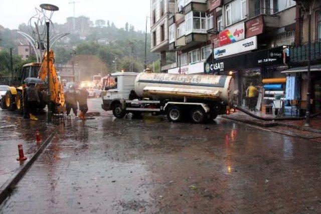 Zonguldak, 1 Saatlik Sağanak Yağmura Teslim