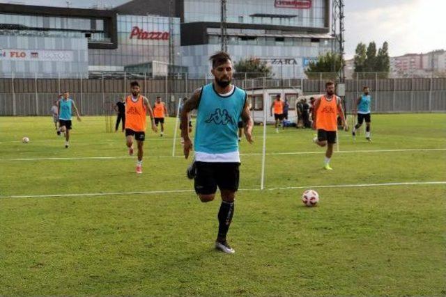 Samsunspor Teknik Direktörü Alpay Özalan: İyi Yönlerimi Örnek Alın