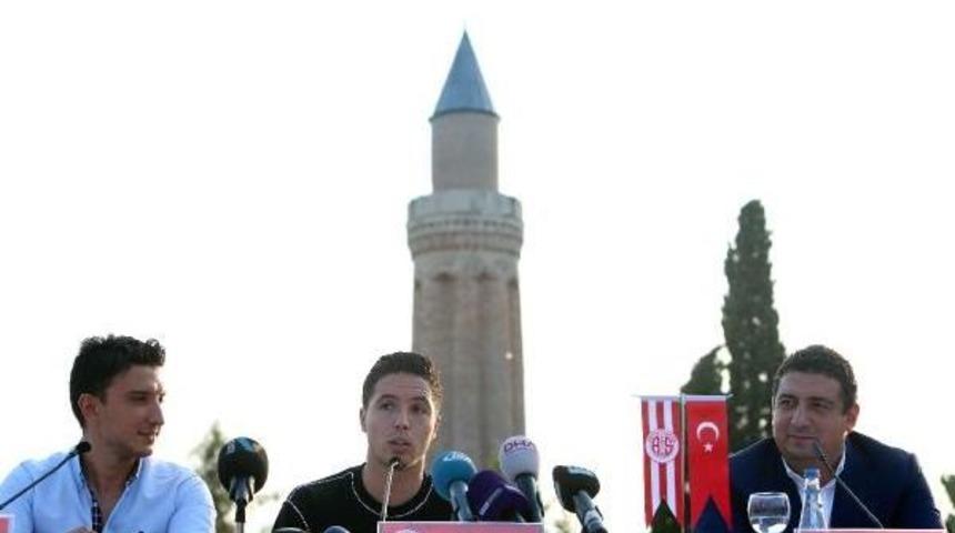 Antalyaspor'dan Nasri'ye Kent Merkezinde T&ouml;ren