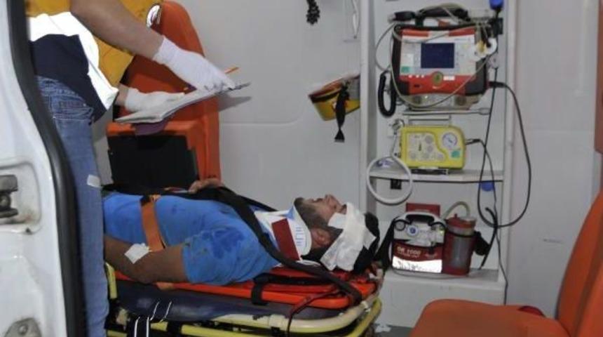 Otomobil Su Kanalına D&uuml;şt&uuml;: 5 Yaralı