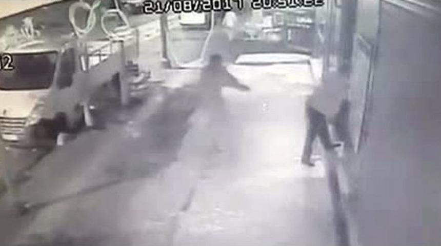 Engelli Vatandaşa Kurşun Yağdırdı