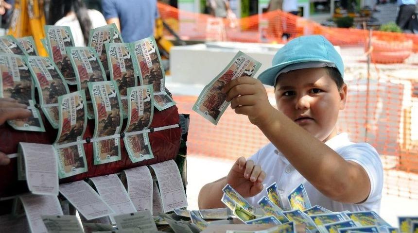 Umutlar Bayram &Ccedil;ekilişinde