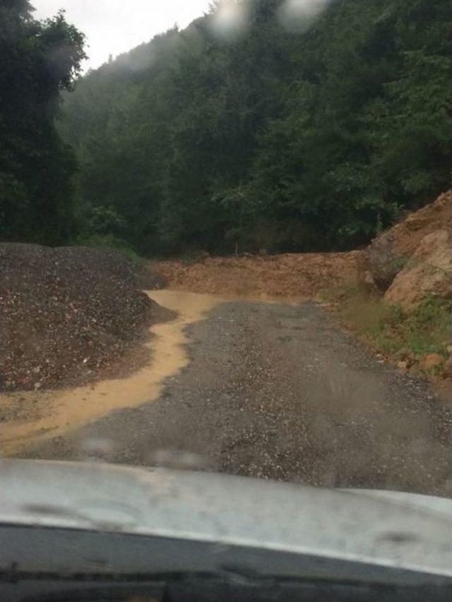 Akçakoca’da Köy Yollarında Heyelan