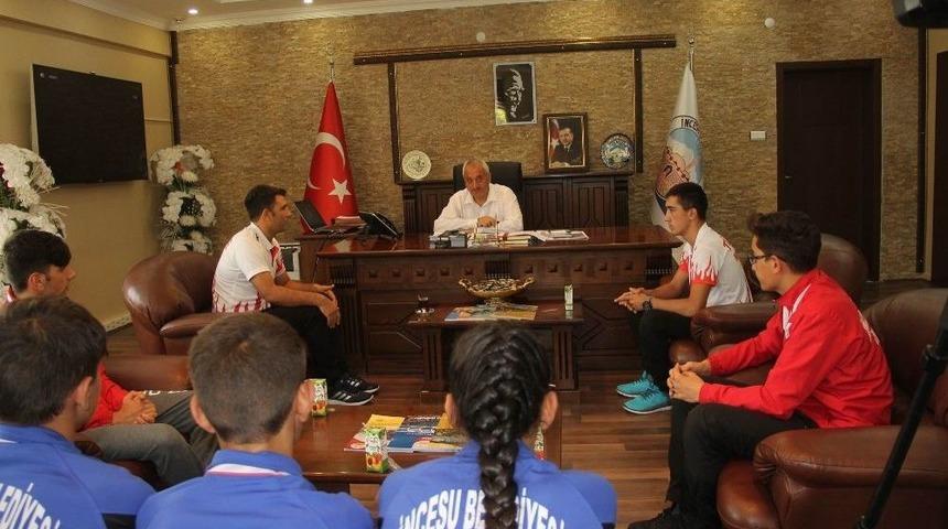 Gen&ccedil; Sporcular Başkan Karayol&rsquo;u Ziyaret Etti