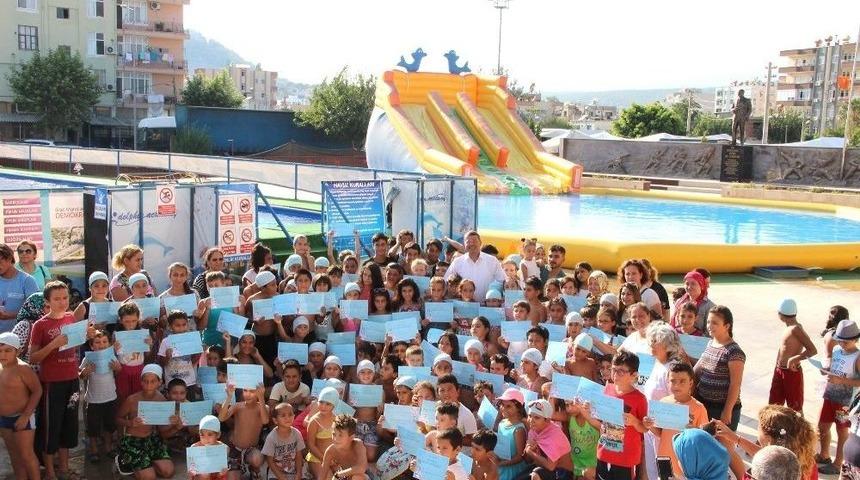 Silifke&rsquo;de Minik Y&uuml;z&uuml;c&uuml;ler Sertifikalarını Aldı