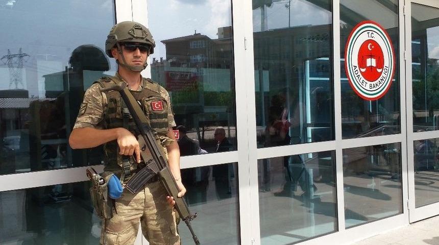 H&uuml;seyin Avni Mutlu Ve H&uuml;seyin &Ccedil;apkın Hakim Karşısında