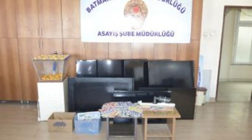 Kumar Oynayan 15 Kişiye 3 Bin 405 Tl Para Cezası Kesildi