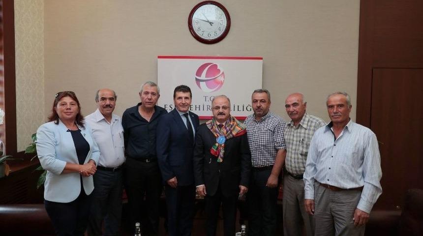 Ertuğrulgazi Y&ouml;r&uuml;k T&uuml;rkmen Dernekleri Federasyon &Uuml;yelerinden Vali &Ccedil;akacak&rsquo;a Ziyeret